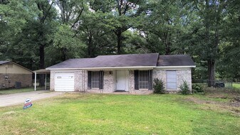 2203 Crestwood Dr in Pine Bluff, AR - Building Photo