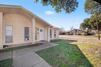 7700 Mary Dr in North Richland Hills, TX - Foto de edificio - Building Photo