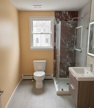 8 Clifton Ave in Amherst, MA - Foto de edificio - Building Photo