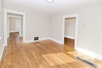 5214 Warren Ave-Unit -2 in Cincinnati, OH - Building Photo - Building Photo