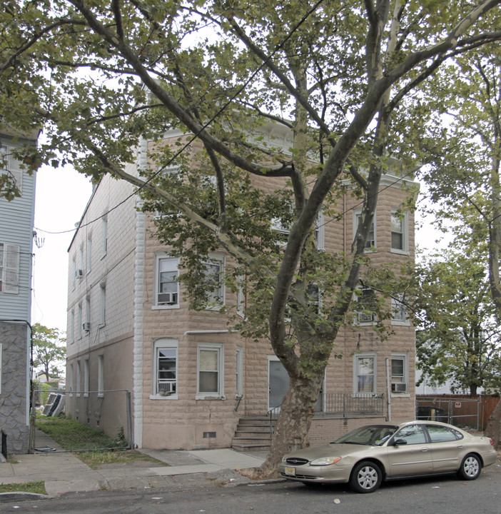 100-102 De Kalb Ave in Perth Amboy, NJ - Building Photo