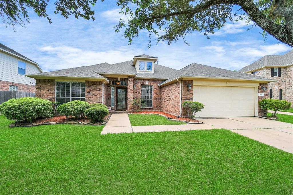 1604 Spring Glen Ln in Pearland, TX - Building Photo