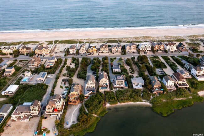 846 Dune Rd in Westhampton Beach, NY - Building Photo - Building Photo