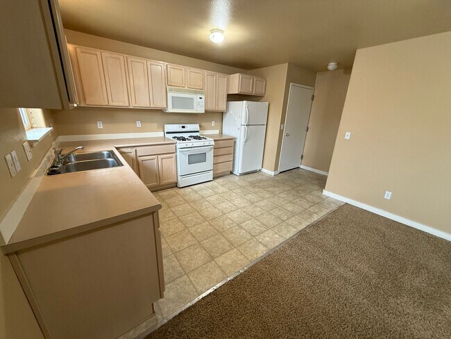 405 NE Seward Ave in Bend, OR - Building Photo - Building Photo