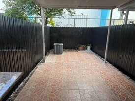 2310 W 60th St in Hialeah, FL - Building Photo