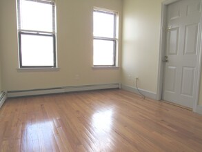 6 Dorr St, Unit 1 in Boston, MA - Foto de edificio - Building Photo