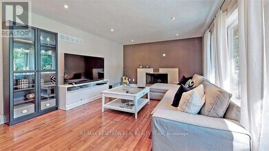 9 Denver Crescent in Toronto, ON - Building Photo - Building Photo