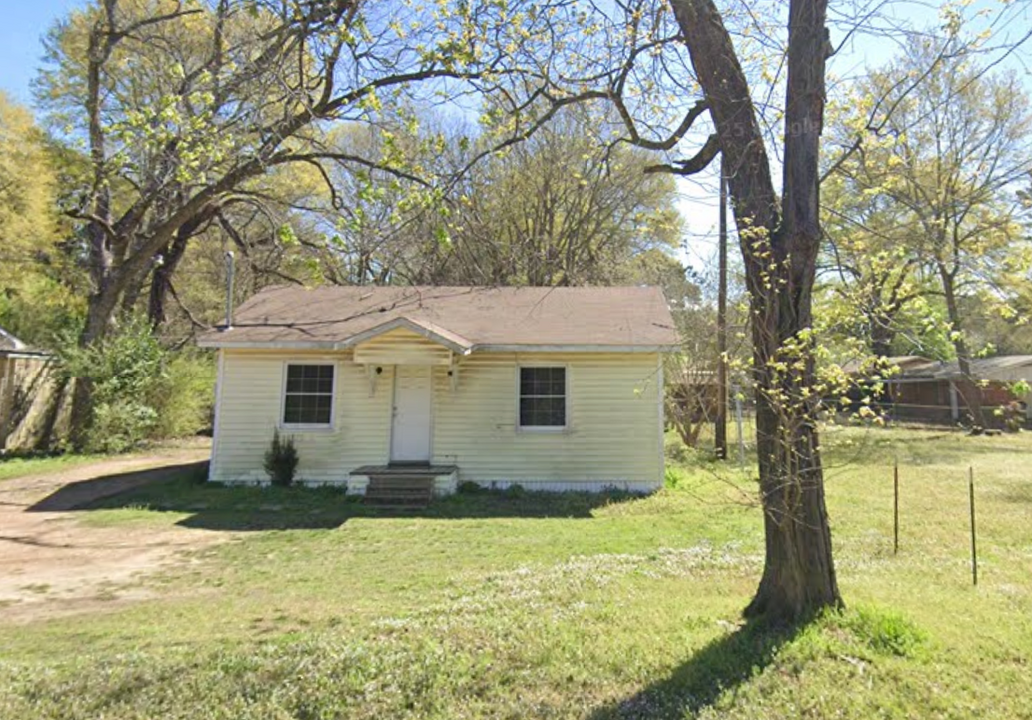 404 N Kenwood Rd in Texarkana, TX - Building Photo