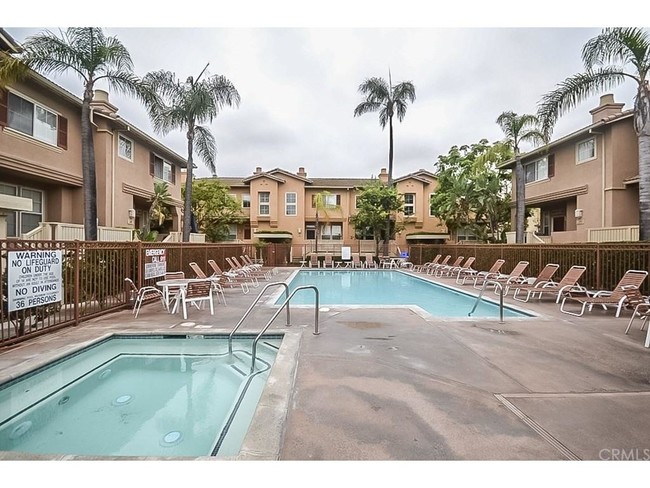 317 W Summerfield Cir, Unit 207 in Anaheim, CA - Building Photo - Building Photo