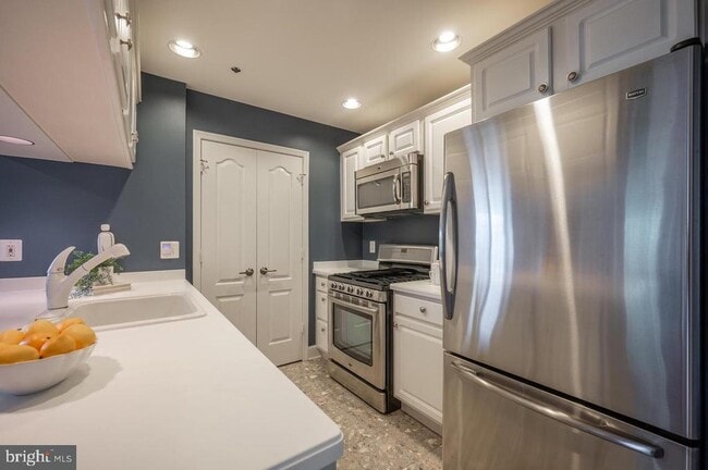 property at 1050 N Stuart St