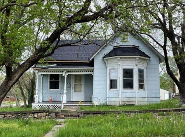 105 S Hill St in Fort Scott, KS - Foto de edificio