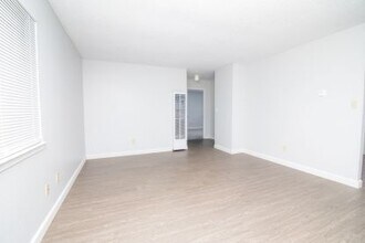 10242 S White Rock Rd in Rancho Cordova, CA - Building Photo - Building Photo