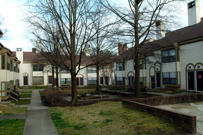 Westover Hills Townhomes in Richmond, VA - Building Photo - Building Photo