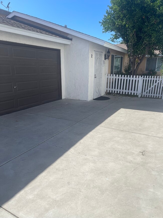 333 Stepney St, Unit Unit 2 in Inglewood, CA - Building Photo - Building Photo