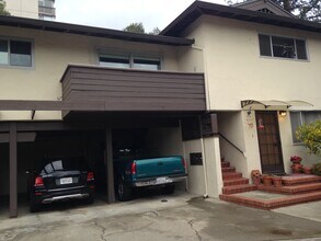 131 Hawthorne Ave, Unit E in Palo Alto, CA - Foto de edificio - Building Photo