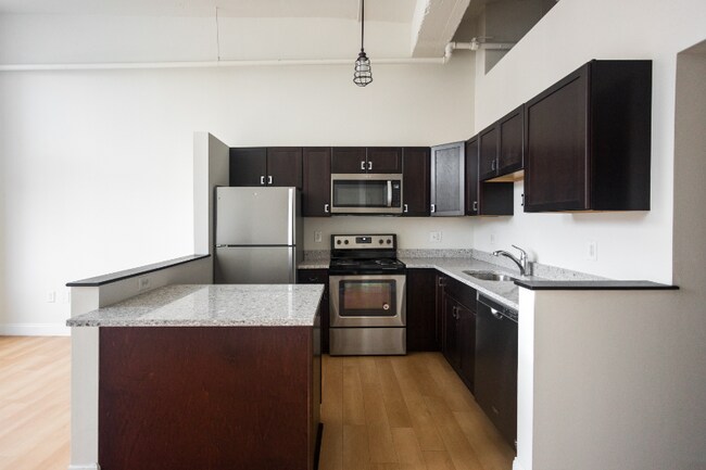 4600 Woodward Ave, Unit 401 in Detroit, MI - Foto de edificio - Building Photo