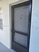 2226 N Cypress Bend Dr, Unit 210 in Pompano Beach, FL - Foto de edificio - Building Photo