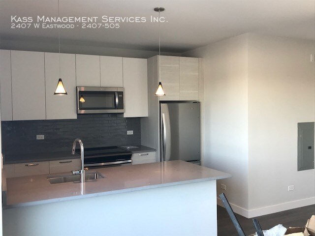 2407 W Eastwood Ave-Unit -2407-505 in Chicago, IL - Building Photo