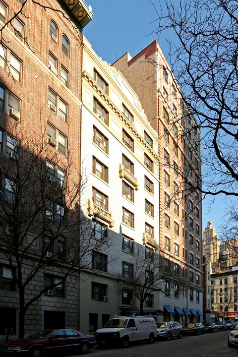 113 W 71st St in New York, NY - Building Photo