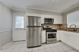 8302 Hot Springs Dr in Houston, TX - Building Photo - Building Photo