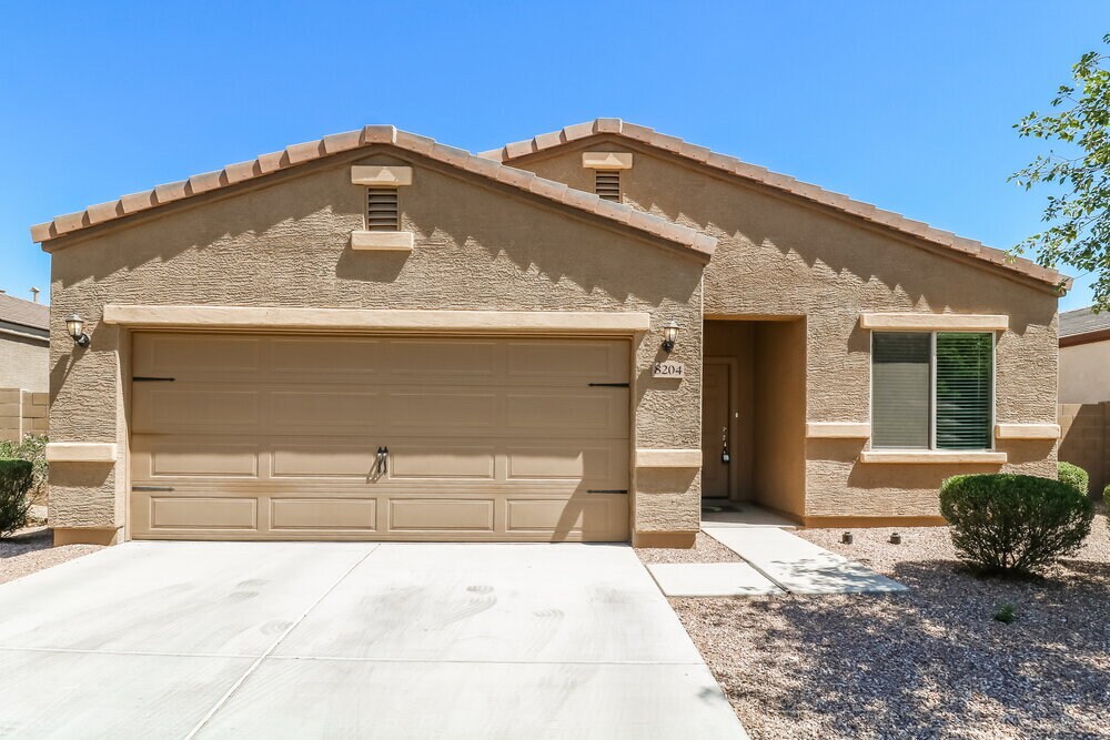 8204 W Pueblo Ave in Phoenix, AZ - Building Photo