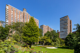 Morningside Gardens in New York, NY - Foto de edificio - Building Photo