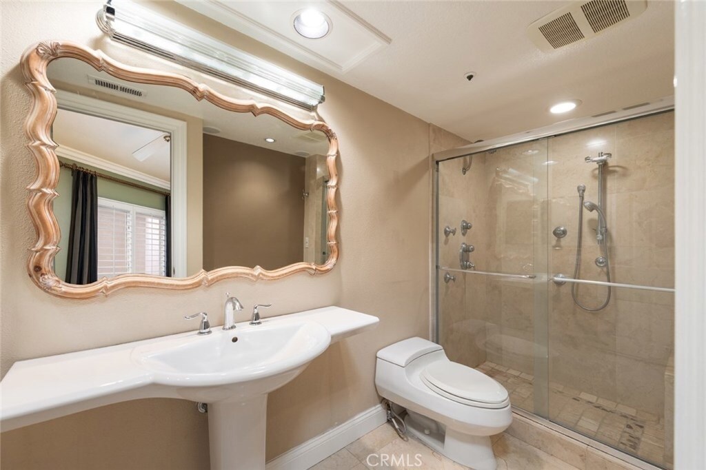 2602 E 20th St in Signal Hill, CA - Building Photo