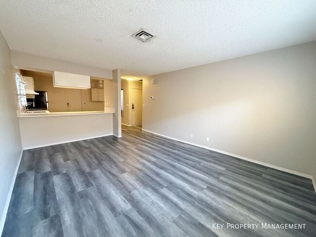 5206 Golden Ln in Las Vegas, NV - Building Photo - Building Photo