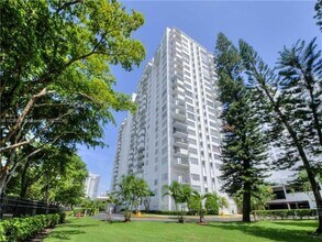 2750 NE 183rd St, Unit 1212 in Aventura, FL - Foto de edificio - Building Photo