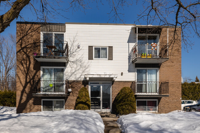 2265 Vallières Rue in Laval, QC - Building Photo - Building Photo