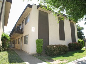 Lolita Apartments in Santa Maria, CA - Building Photo - Building Photo