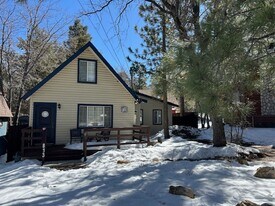 813 Riverside Ave in Sugarloaf, CA - Building Photo