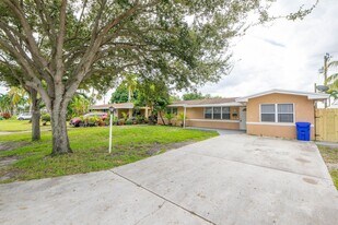 7720 NW 15th St in Pembroke Pines, FL - Building Photo