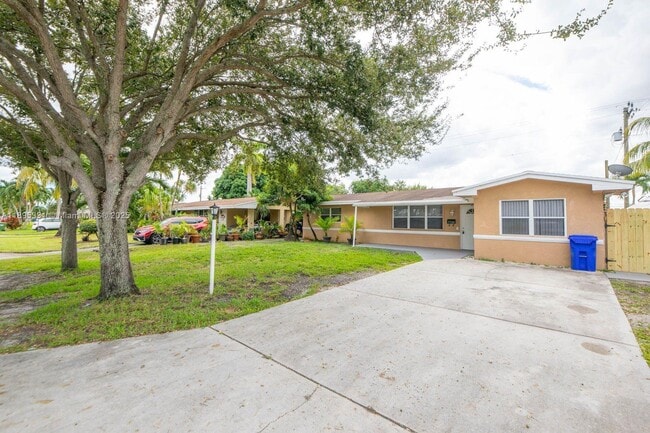 7720 NW 15th St in Pembroke Pines, FL - Building Photo - Building Photo
