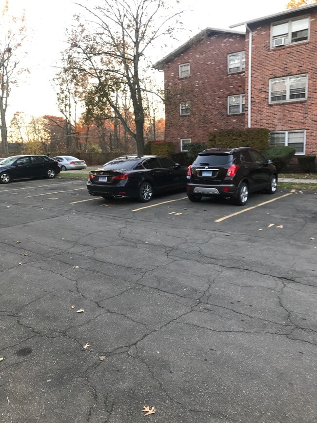 2 Treat St, Unit 3A in West Haven, CT - Foto de edificio - Building Photo