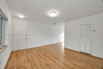 5510 SW 76th St in Miami, FL - Building Photo - Building Photo