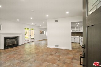 15005 Killion St in Los Angeles, CA - Building Photo - Building Photo