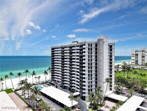 4005 Gulf Shore Blvd N in Naples, FL - Building Photo - Building Photo