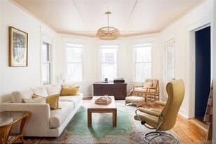 134 6th St in Greenport, NY - Building Photo