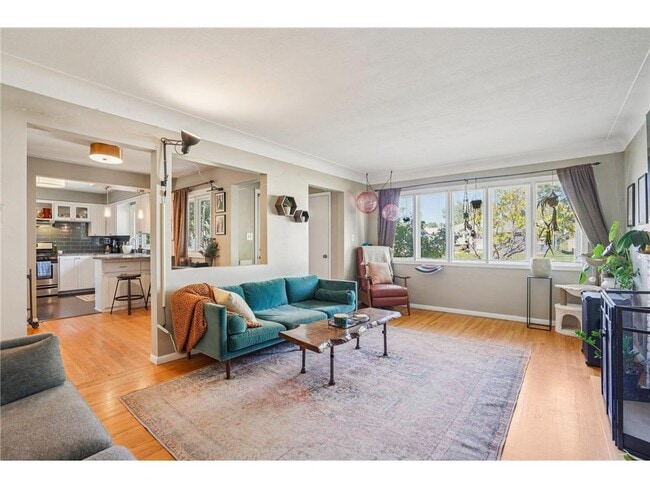 property at 901 W 61st St