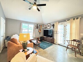 109 S Pinyon Point in Fayetteville, AR - Building Photo - Building Photo