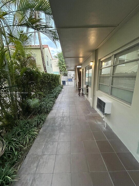921 Meridian Ave in Miami Beach, FL - Building Photo