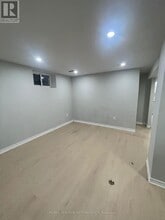 2365 Bostock Crescent in Mississauga, ON - Building Photo - Building Photo