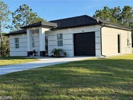 207 W 15th St in Lehigh Acres, FL - Building Photo