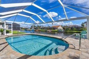 4523 SW 5th Pl in Cape Coral, FL - Building Photo