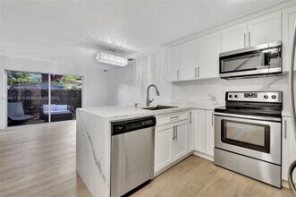 3130 Bird Ave in Miami, FL - Building Photo - Building Photo