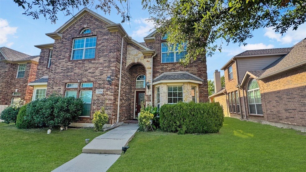 2126 Hunt Club Trail in Frisco, TX - Foto de edificio