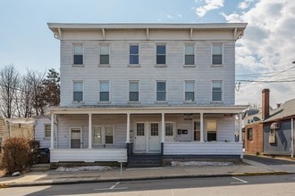 31 Rappallo Ave in Middletown, CT - Building Photo - Building Photo