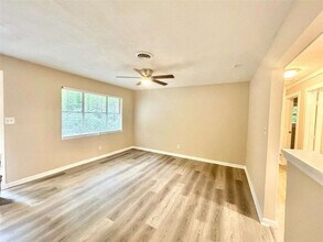 6454 Raymond Dr in Union City, GA - Building Photo - Building Photo