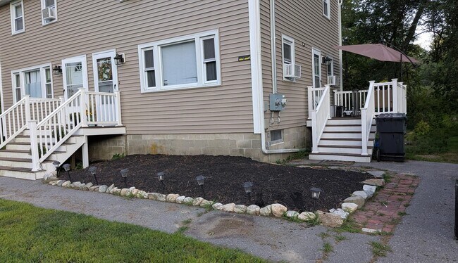 4 Lorraine Ave in Pelham, NH - Building Photo - Building Photo